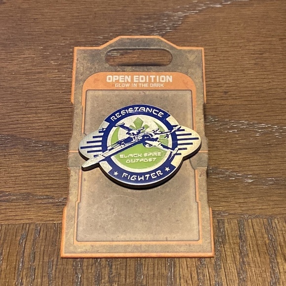 Disney Star Wars Open Edition Droid Depot and Resistance Fighter Pins 2 NEW - Picture 2 of 3